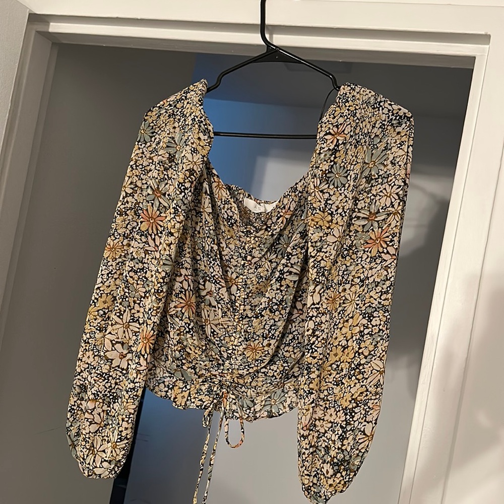ASTR The label top size M
